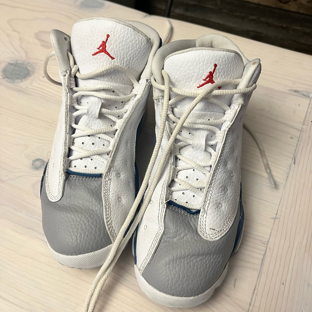 Air Jordan 13 Retro Basketball shoes. Size 2.5. Great condition!